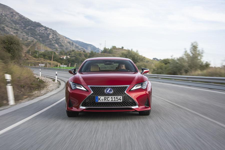  Lexus RC300h 2018 года  (WW) (фото 38 из 139)